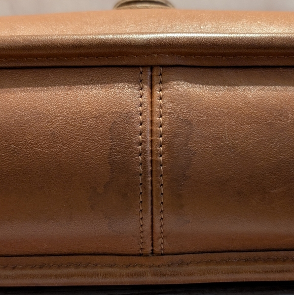 Vintage Coach Willis Leather Crossbody Bag in British Tan - Picture 15 of 16